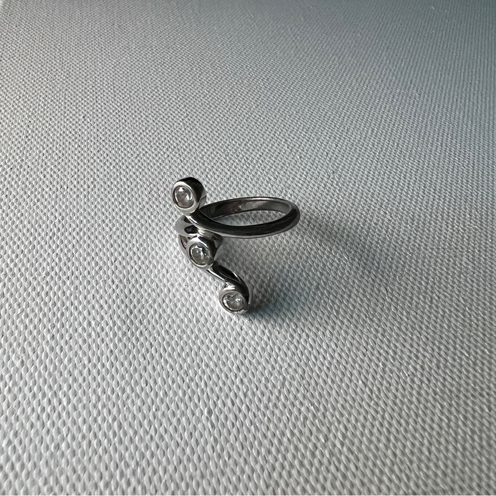 asymmetrical three stone ring size 8